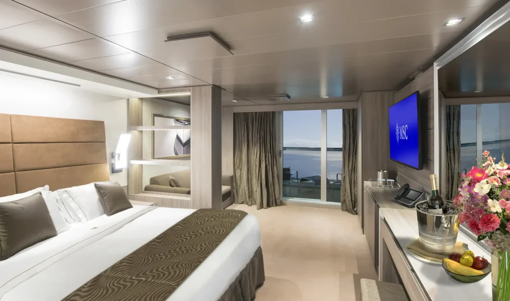 Yacht Club Deluxe Suite